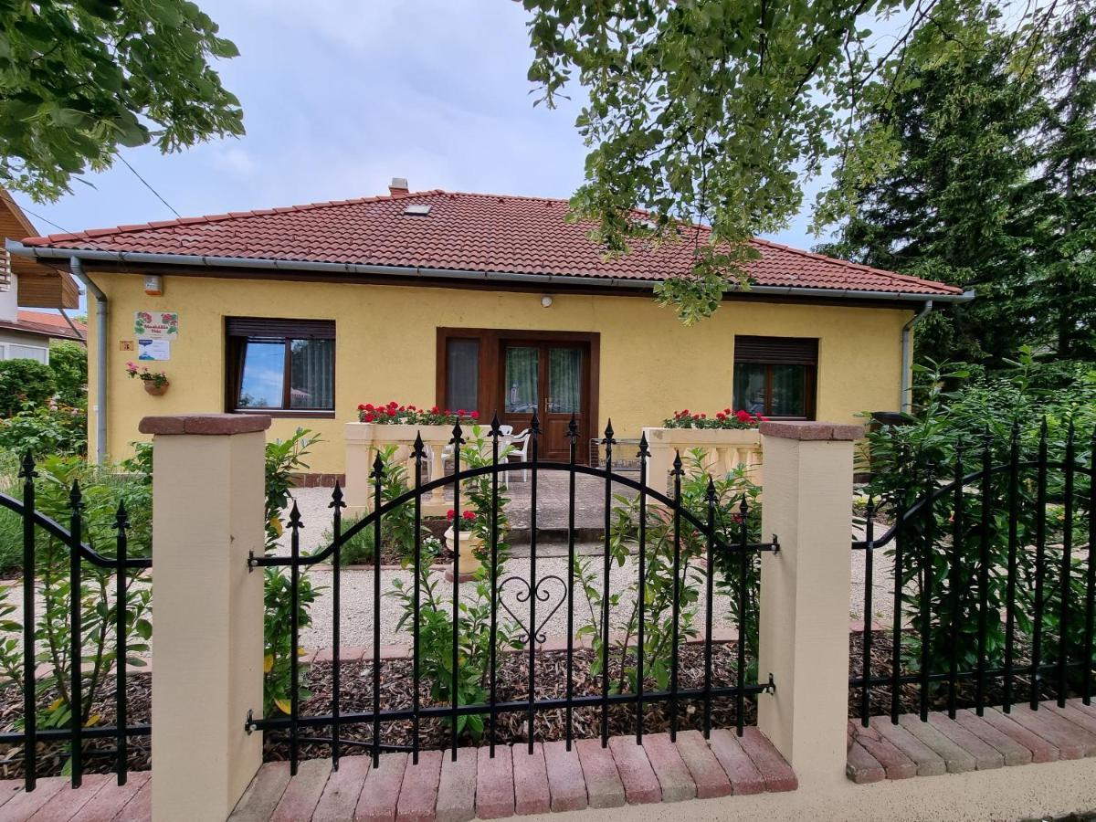 Appartement Muskatlis Haz à Balatonlelle Extérieur photo
