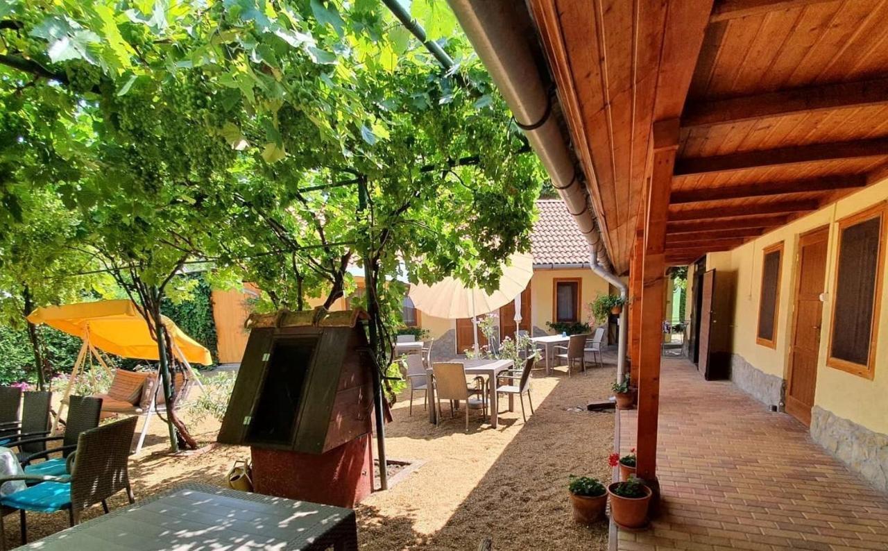 Appartement Muskatlis Haz à Balatonlelle Extérieur photo